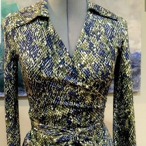 LIKE NEW DVF WRAP BLOUSE